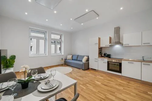 Inner City Apartment - Near Schönbrunn and Metro - Self Check-In