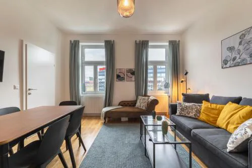 josef's home I Comfort Apartment I Metro Access