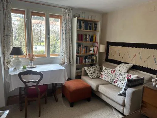 Living unit, wood heated and authentic