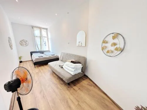 Lovely Apartment - 15 Min from Airport & City Center, 5 Min from Vienna Main-Bus Station EZ10b