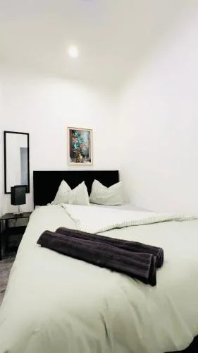 Lovely Stay 2BR Apt Next to AKH