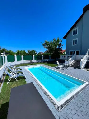 Luxuriöses Apartment mit Pool