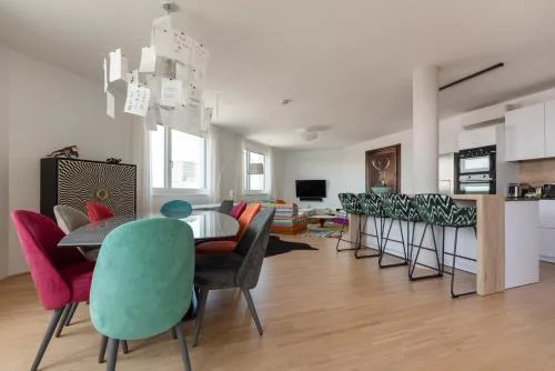 Luxus über den Wolken, 18. Stock mit Klimaanlage und Garage