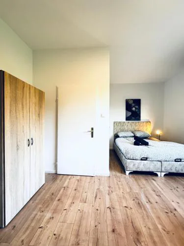 Modern 8BR Apt with Private Garden Sleeps 17