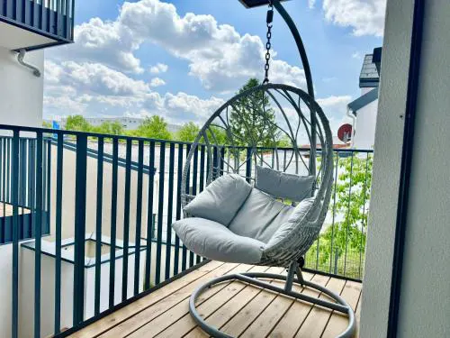 Modern Apartment with Balcony & Free Parking