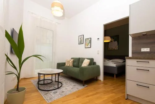 Modern apartment with garden & top connection
