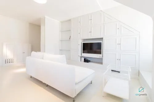 MODERN, MINIMALIST FLAT IN VIENNA