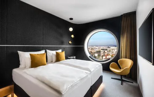 MOOONS Vienna