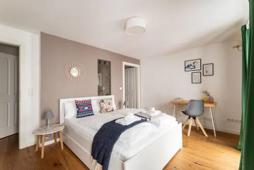 Neat 1BR Duplex by Metro and Center by HM