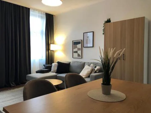 New Urban Chic with free parking near subway