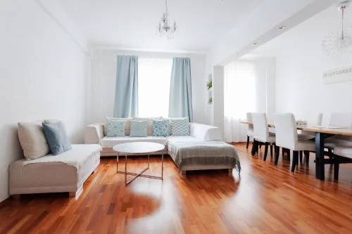 Operastreet City-Center Premium Apartment