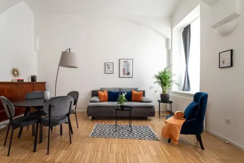 Pristine 1BR Steps from City by HM