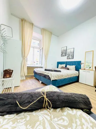 Private Rooms in 5BR Apartment Near Matzleinsdorfer Platz