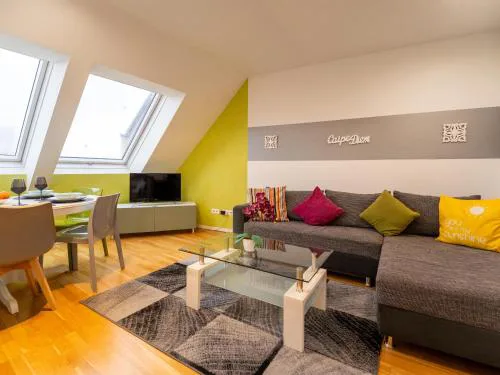 Rooftop Apartment for 6, Air Conditioning, Rooftop Terrace, by Metro