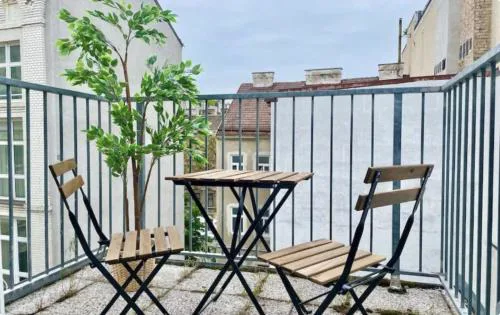 Rooftop Central Apartment with Balcony & Free Parking