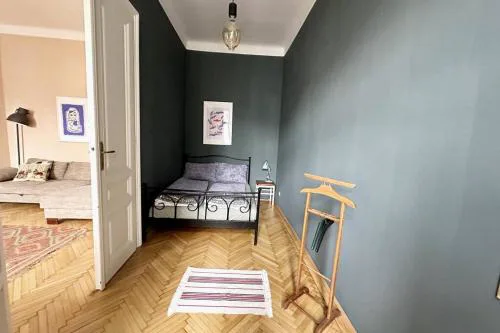 Ruhige & große Altbauwohnung 7min zum Zentrum