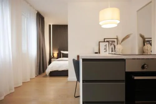 Secret Garden Suite with Terrace, 10 min to Center