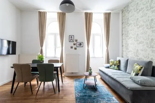 Sleek 1BR Flat Near Center by HM