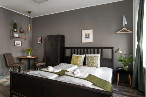 Sleek Studio by City Center by HM