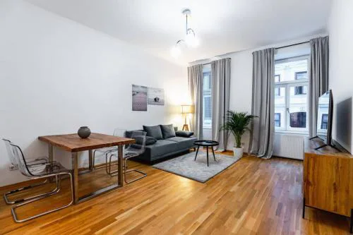 Spacious 3-room apt. 15 min to the city center
