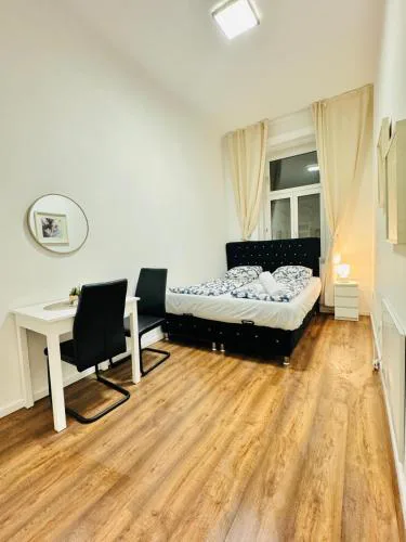 Spacious Private Rooms in 5BR Apartment Near Atzgersdorf Station
