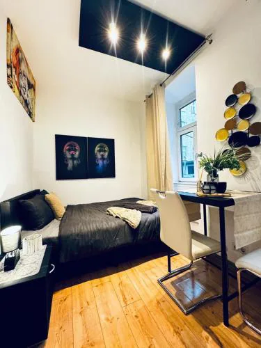 Studio for Two Close to Historic Rathausplatz