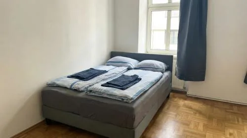 Stylish 1BR City Apartment for 5, Great Location