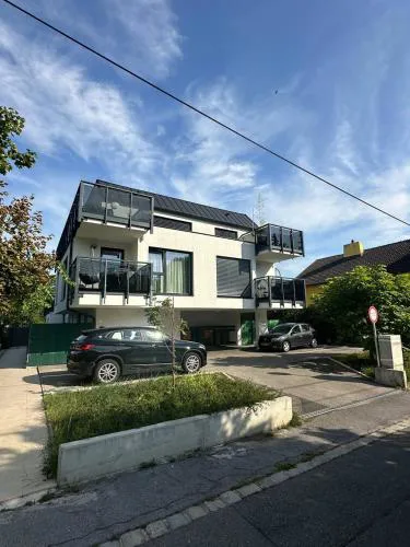 To Had Apartments with Balcony or Terrace, 400m from U-Bahn, Top Location