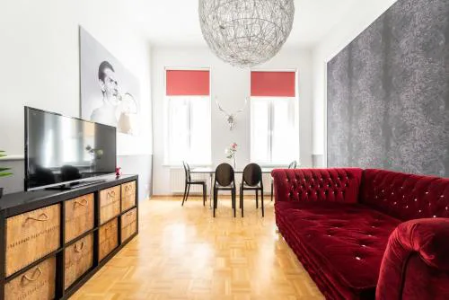 Unique 1BR Oasis Near Subway by HM