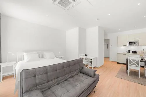 VibeStudio 402 - Central - AC - Licensed - Parking Nearby