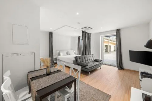 VibeStudio 404 - Central - AC - Licensed - Parking Nearby