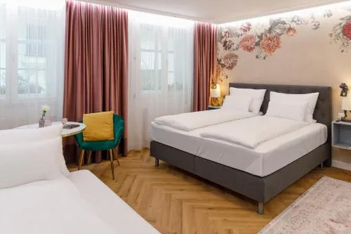 Vienna Hideaways - Boutique Stay with Secret Courtyard Access