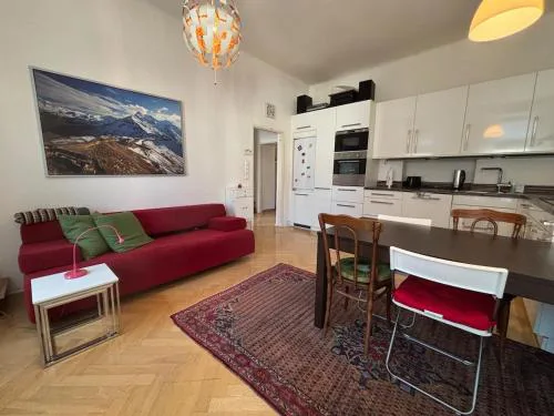 Viennese charm near the main train station for 2-4 people