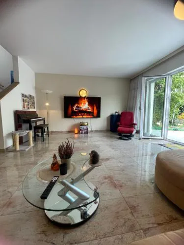 Wohlfühlhaus mit Jacuzzi, Fitness, Infrarotkabine, Kamin, Piano, tolle Lage
