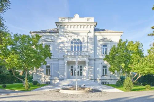 Villa Romana Apartments with Terrace & Private Entrance