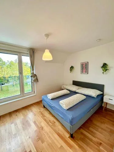 Modern Spacious Apartment with Free Parking