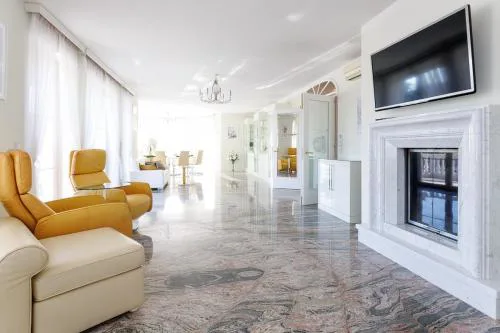 Luxury Villa with Indoor Pool, Jacuzzi, Sauna & Breathtaking City View