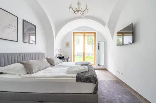 Tranquil Wachau Escape - 45m2 with Outdoor Terrace