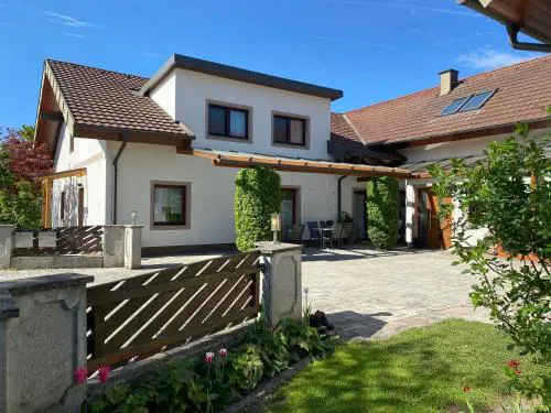 Privatzimmer und Ferienwohnungen Leeb