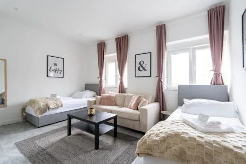 Spacious 2 - Room Apartment - 6 Guests, 24h Check-in, Near Vienna