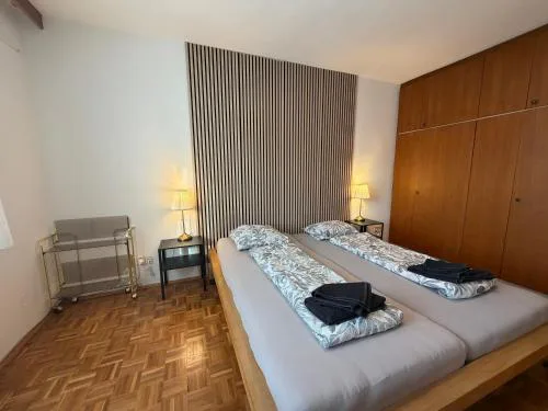 Ruhige, klimatisierte Wohnung nahe Zentrum & Bahnhof