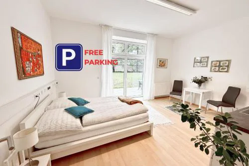 Giardino Airport Apartment with garden