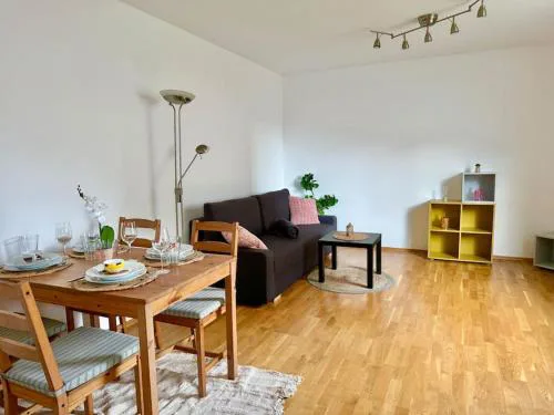 Happy Home near Airport with Free Parking