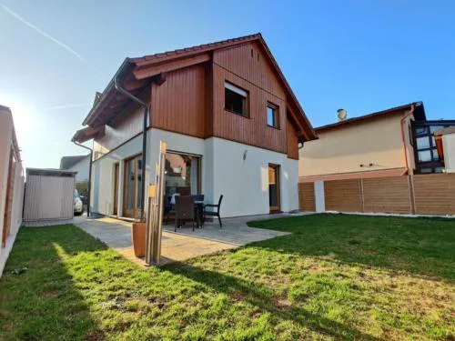 House for family, friends and business