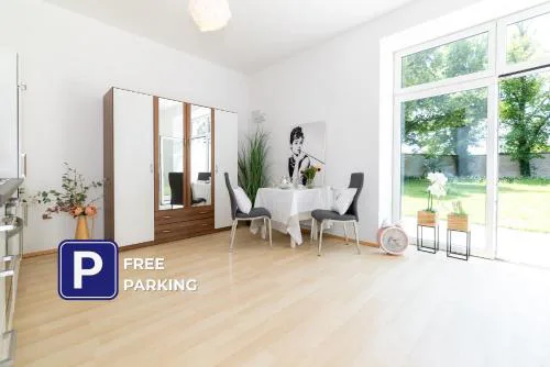 Modernes Airport-Apartment Bellavista mit Garten