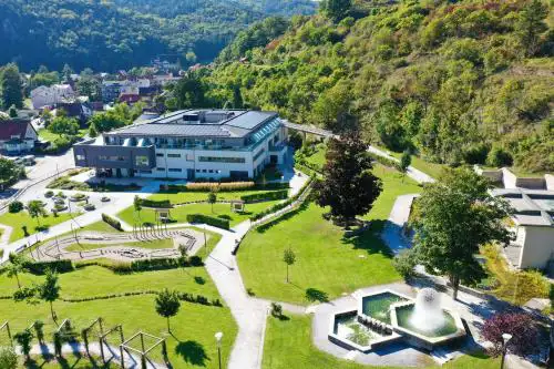 Nuhr Medical - Hotel & Restaurant - Genießen Sie ab 2 Nächte im Zeitraum von 23 bis 26 April ein kostenloses Weinfrühling-Ticket pro Person