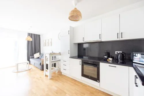 Deluxe Apartment with garden! Free Garage Parking included! Near SCS & Industry Center NÖ