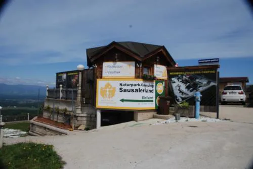 Weinberg-Panorama- Camping