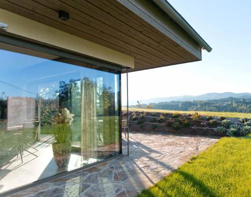 Stilvolles Ferienhaus Südsteiermark ruhige Lage top Aussicht & E-Ladestation