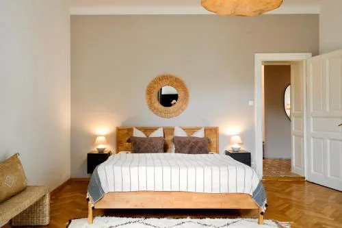 Luxury City Center Apartment - free parking - Schlossberg View - by Casa Momo